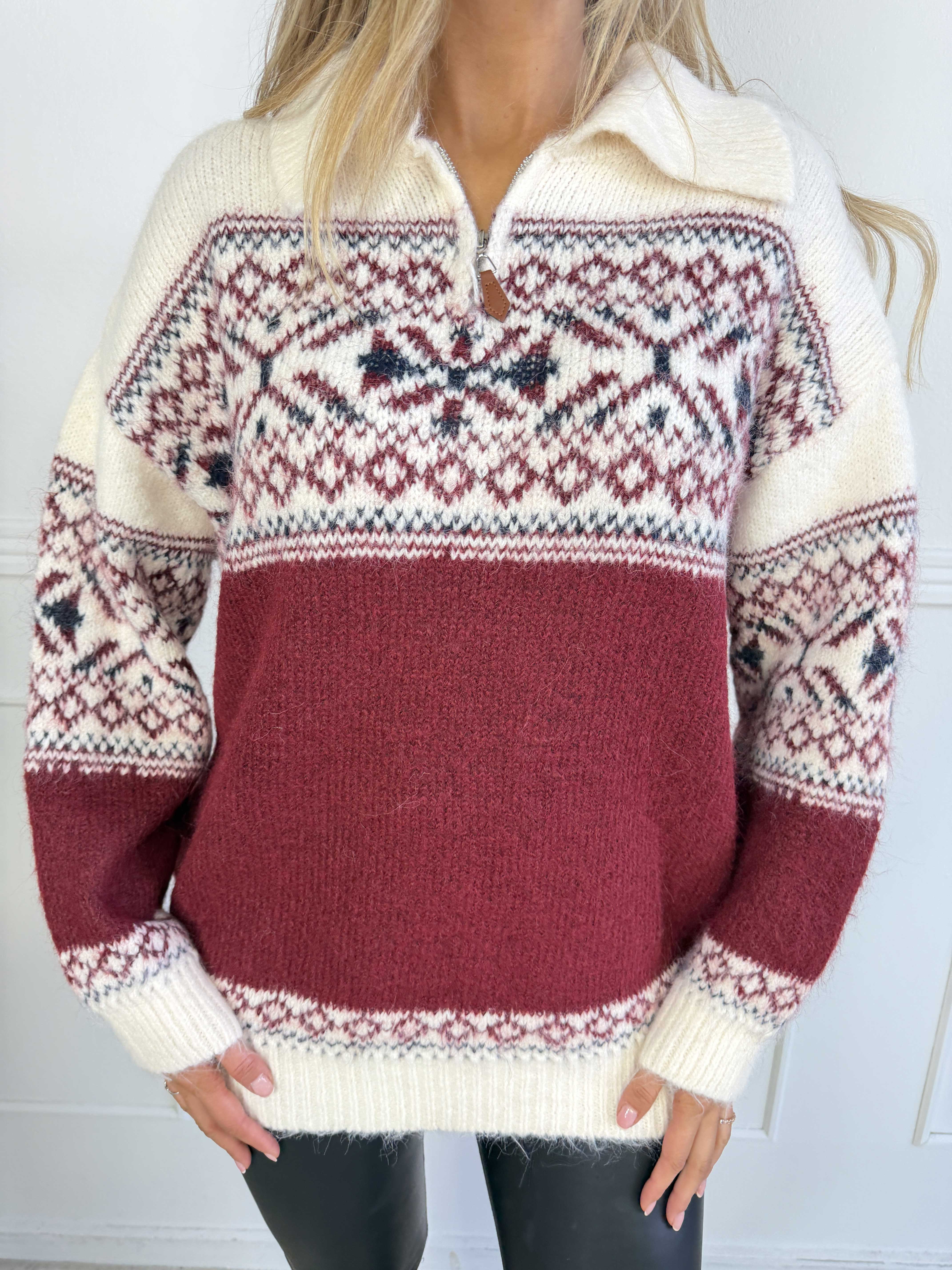 Asta - Varm och skön stickad tröja med snyggt mönster, fin krage och dragkedja i halsen